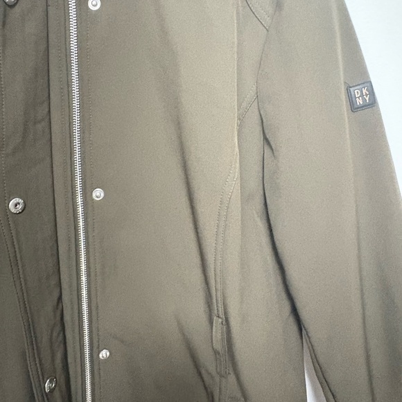 Lightweight Minimalist Jacket - Picture 4 of 5
